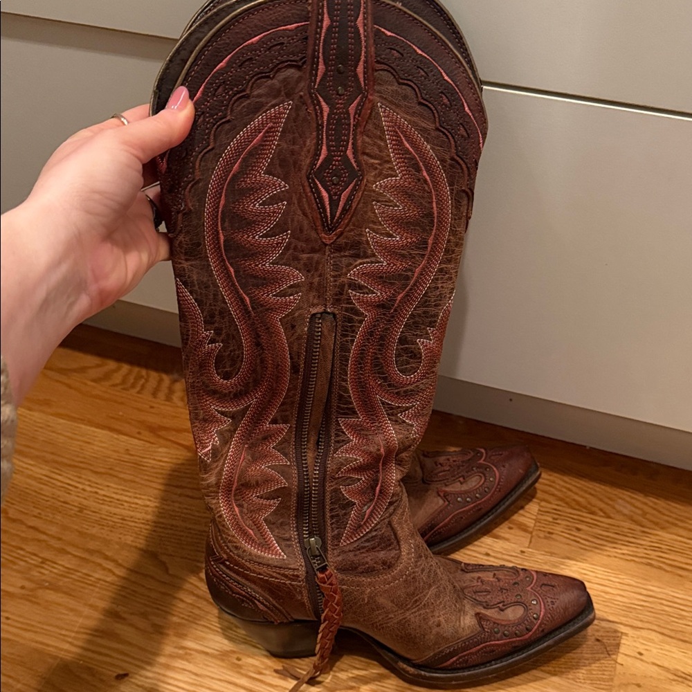 Brown Western Cowboy Boots with Pink Embroidery